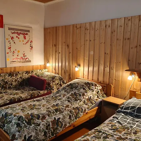 Akacvirag Vendeghaz Гостевой дом